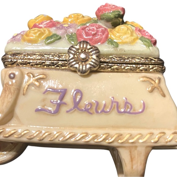 Small Fleurs Floral Wheelbarrow Trinket Box Hinged Lid Exquisite Detail - Picture 13 of 16